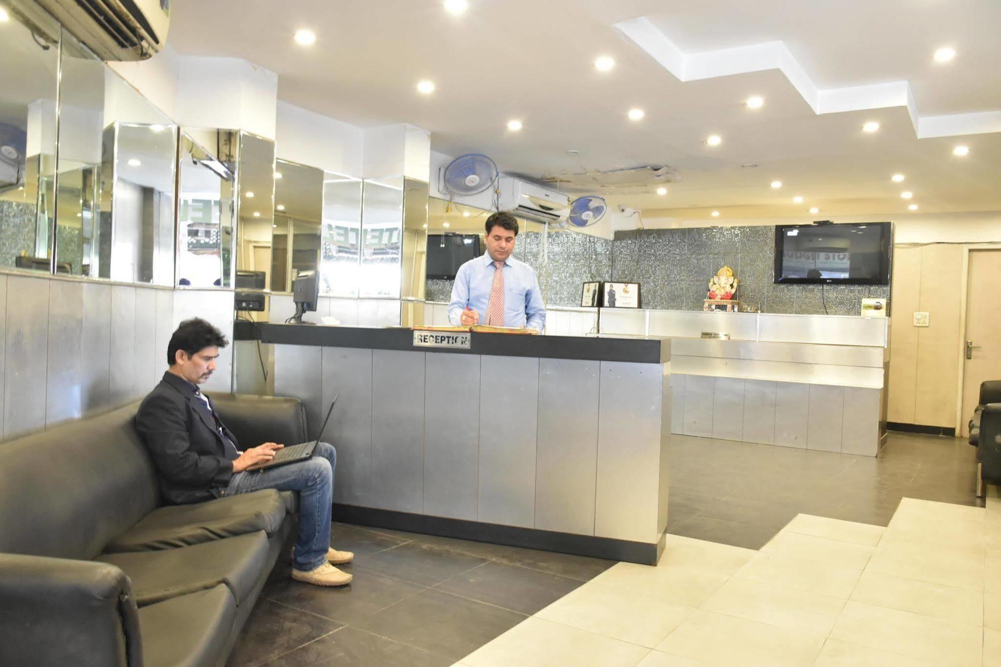 Airport Hotel Port View New Delhi Ngoại thất bức ảnh