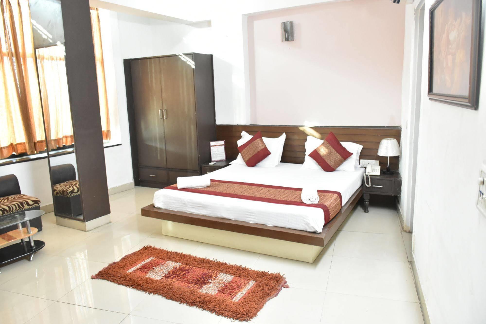 Airport Hotel Port View New Delhi Ngoại thất bức ảnh