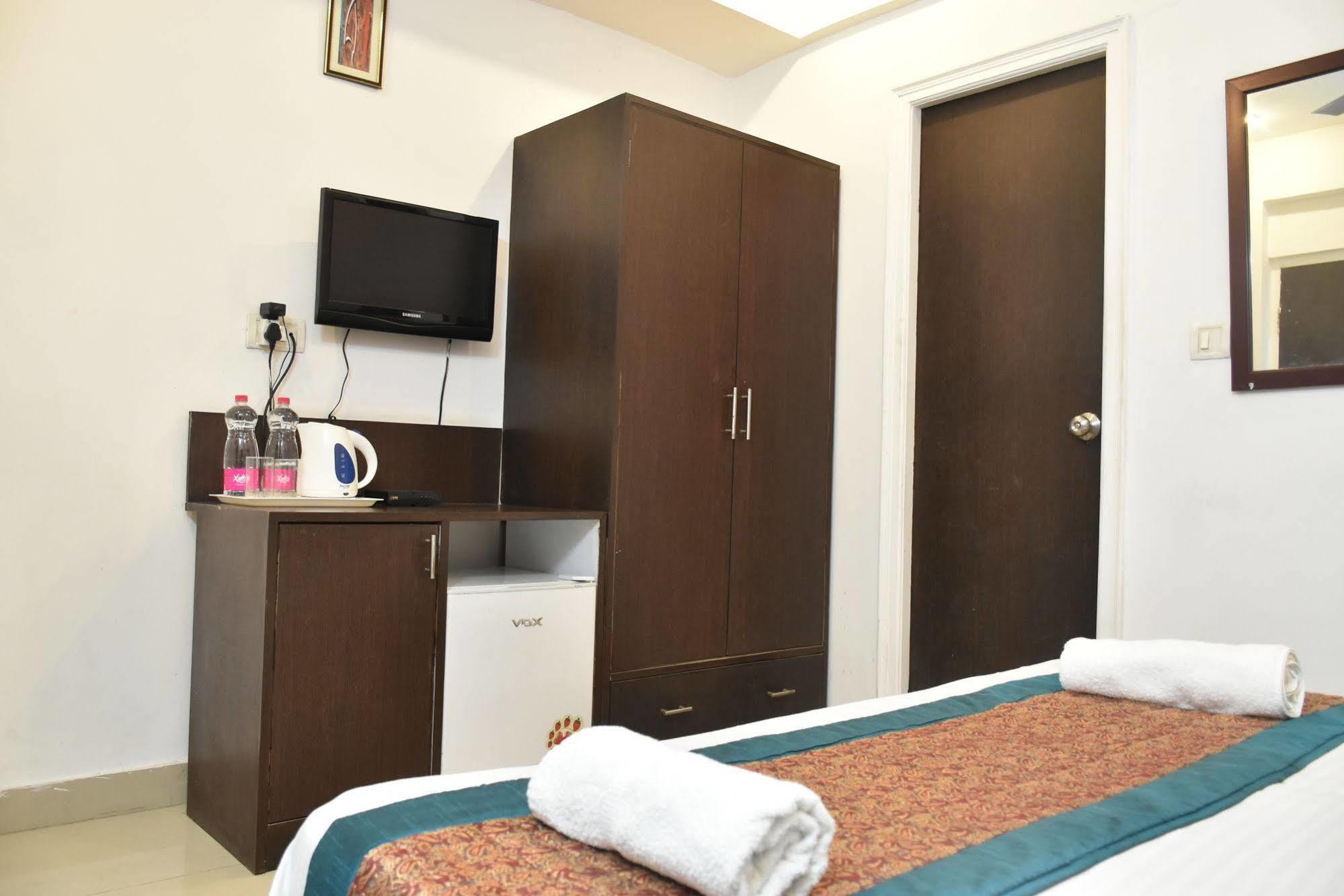 Airport Hotel Port View New Delhi Ngoại thất bức ảnh