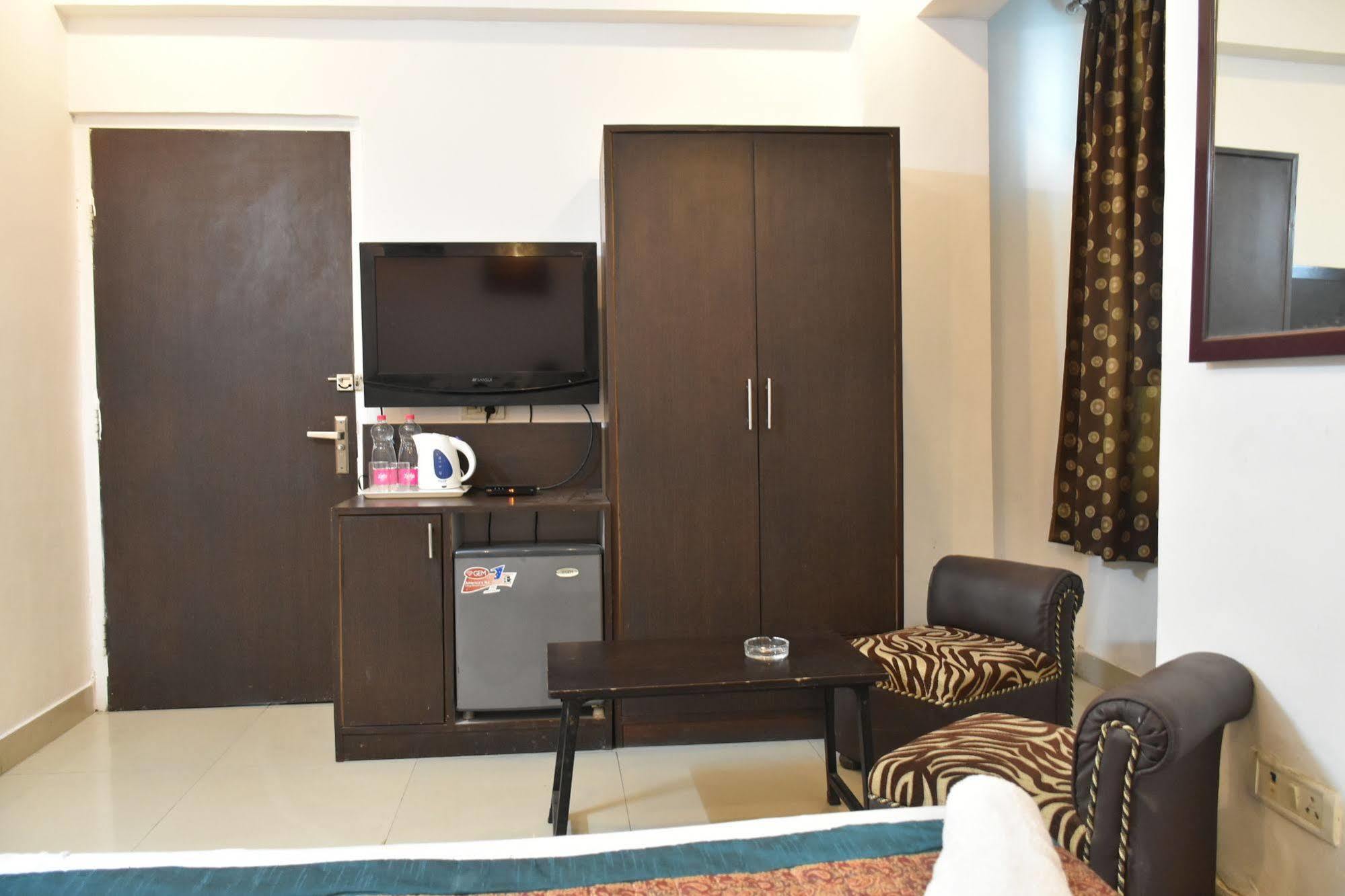 Airport Hotel Port View New Delhi Ngoại thất bức ảnh